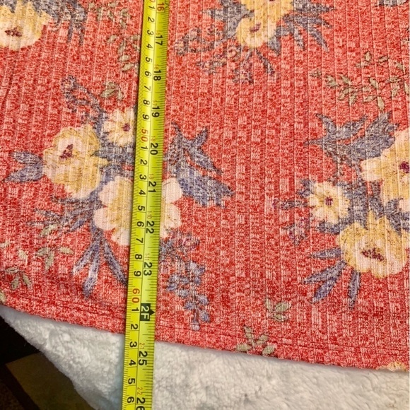 NEW W5 Tunic Top Large Sleeveless Faded Red Floral Gold Blue Greens Buttons - Picture 14 of 16